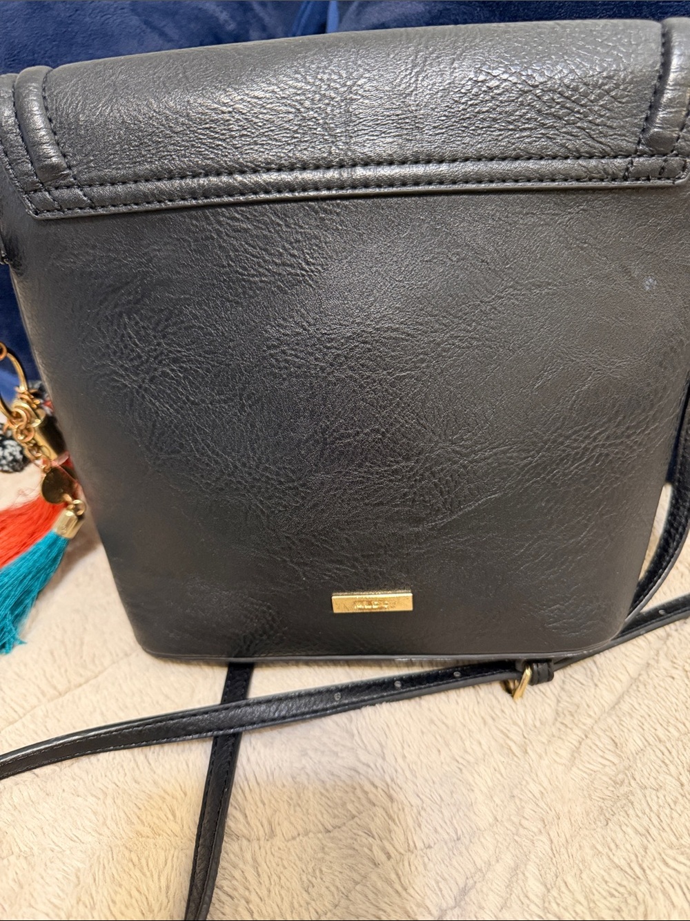 the classicAldo Derovina Crossbody Bag in black faux leather GUC +Aldo Charm - Picture 6 of 10